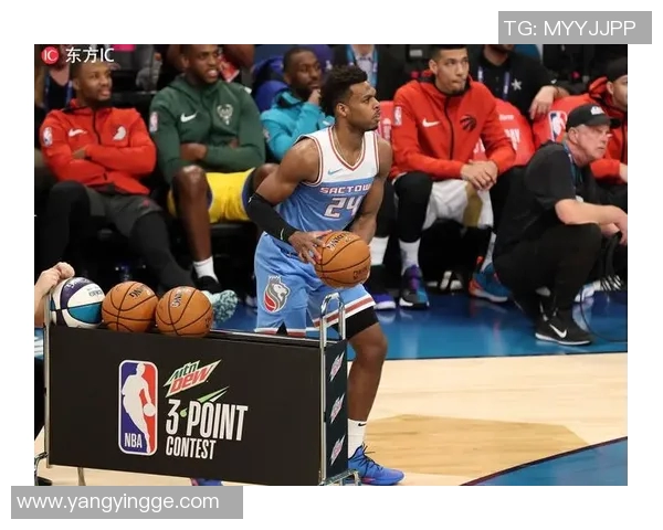 手感火热！怀特首节3记三分球&得到12分3篮板4助攻