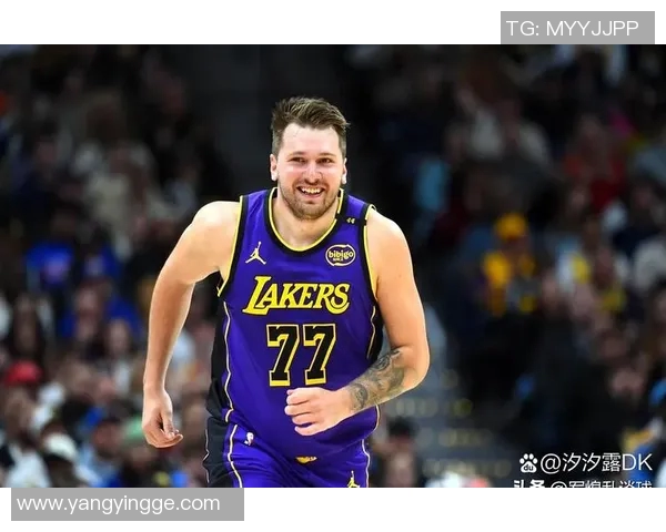 越投越顺！东契奇无视防守 顶弧连续飙中两记三分