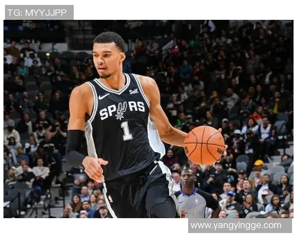 马刺4胜0负西部第一，文班亚马打疯了，卡斯尔和哈珀也大放异彩